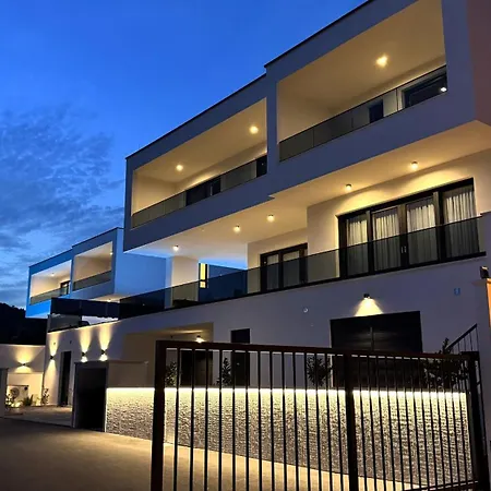 Modern Ina With Heated Pool & Sea View In Villa
