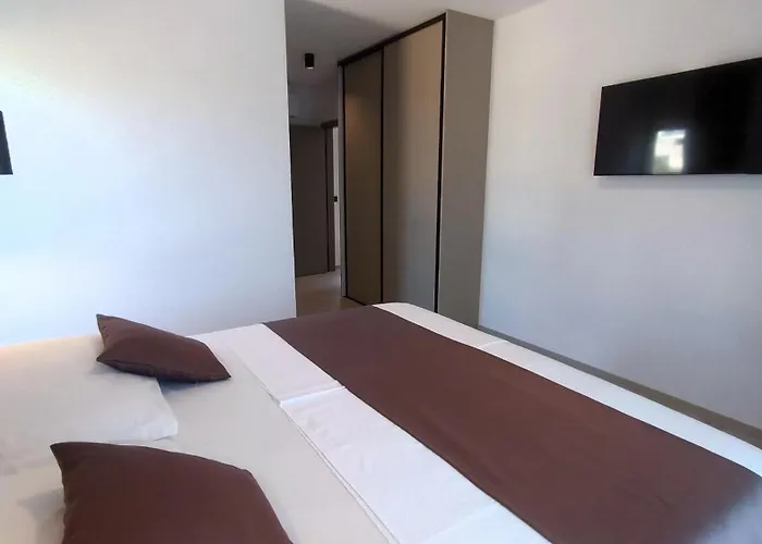 Modern Ina With Heated Pool & Sea View In * Makarska