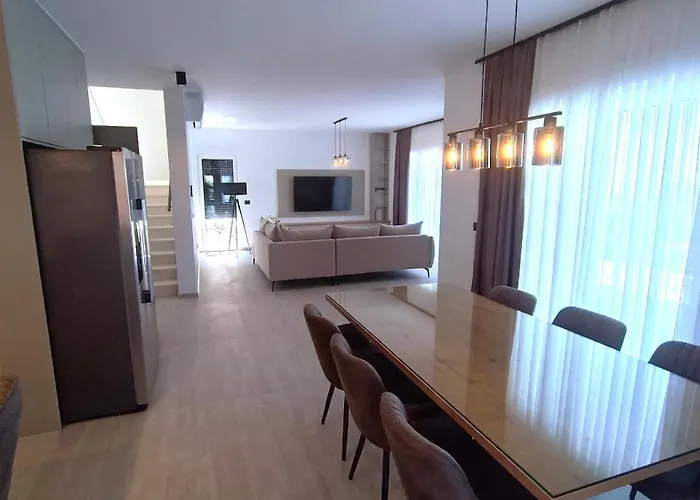 Modern Ina With Heated Pool & Sea View In Makarska