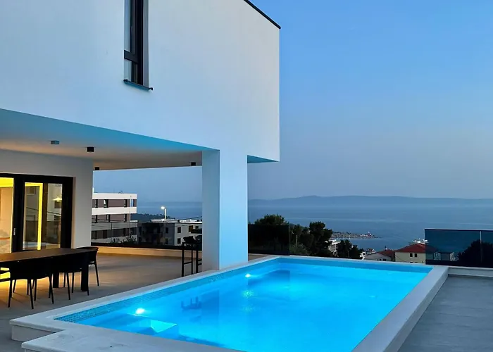 Modern Ina With Heated Pool & Sea View In Makarska