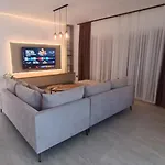 Modern Ina With Heated Pool & Sea View In Makarska