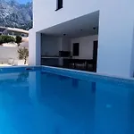 Modern Ina With Heated Pool & Sea View In Villa