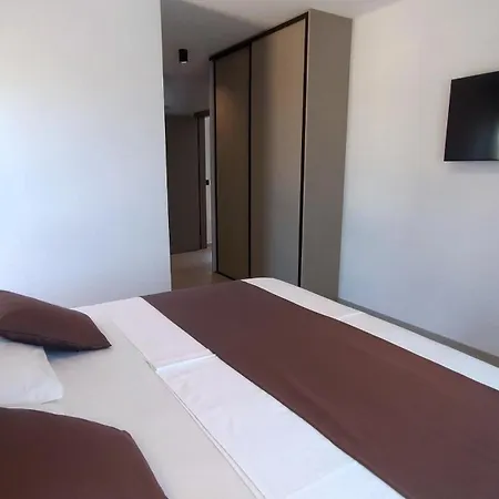 Modern Ina With Heated Pool & Sea View In * マカルスカ