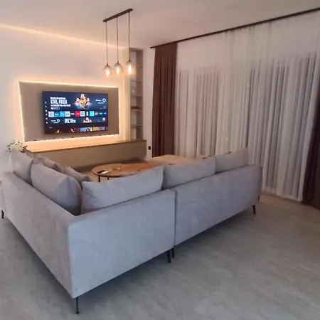 Modern Ina With Heated Pool & Sea View In Makarska
