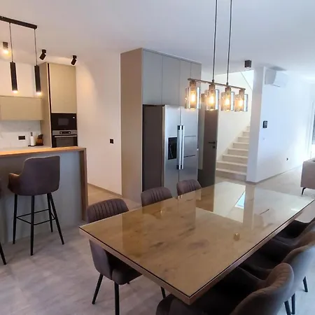 Modern Ina With Heated Pool & Sea View In * マカルスカ