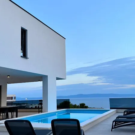 Modern Ina With Heated Pool & Sea View In מאקרסקה
