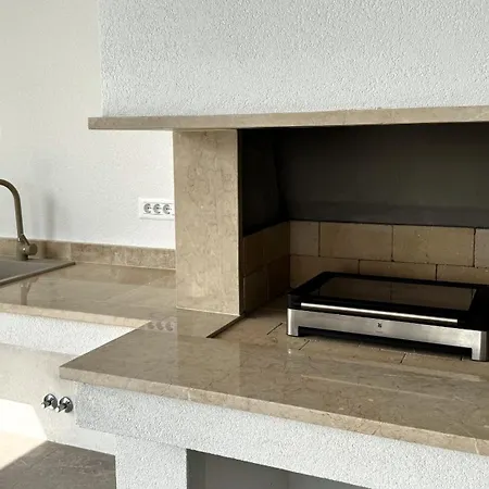 Modern Ina With Heated Pool & Sea View In * מאקרסקה