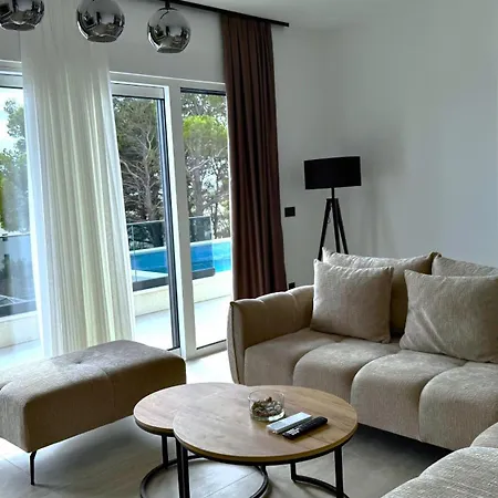 Modern Ina With Heated Pool & Sea View In * マカルスカ