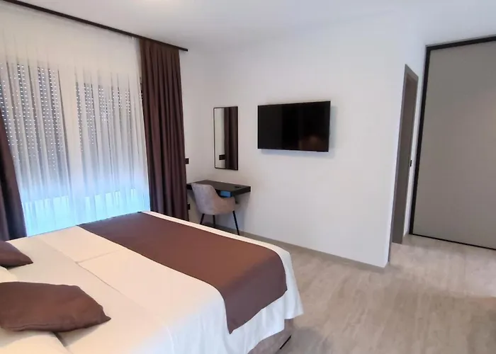 Modern Ina With Heated Pool & Sea View In וילה *