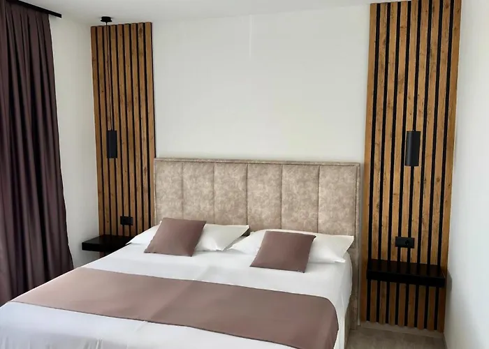 Modern Ina With Heated Pool & Sea View In וילה *