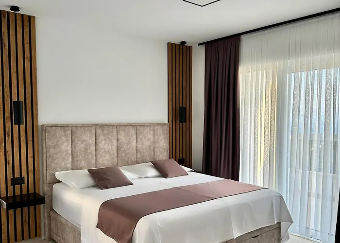 Modern Ina With Heated Pool & Sea View In וילה