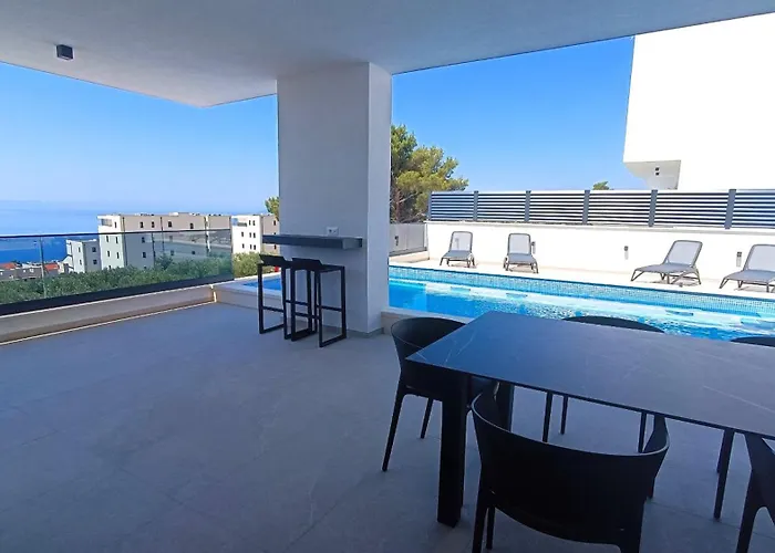 Modern Ina With Heated Pool & Sea View In וילה מאקרסקה