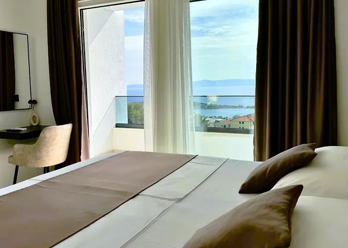 Modern Ina With Heated Pool & Sea View In Villa Makarska