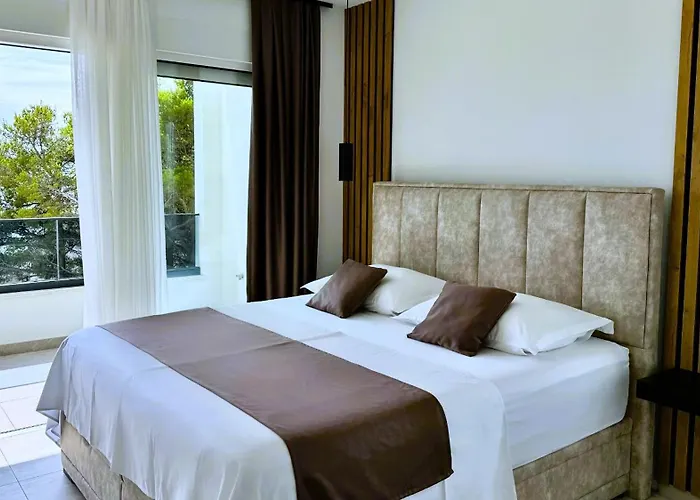 Modern Ina With Heated Pool & Sea View In וילה מאקרסקה